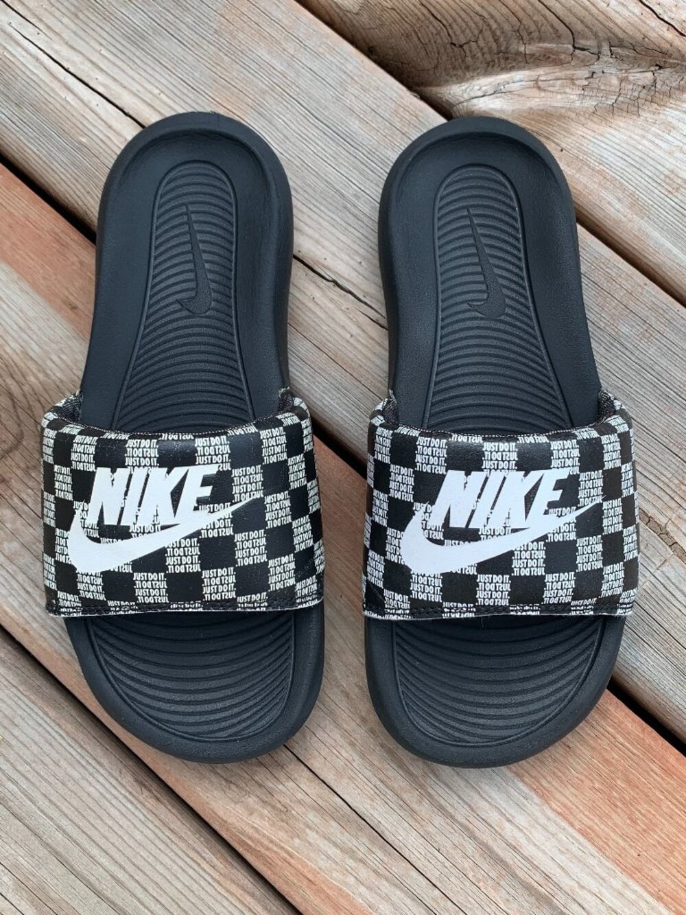 Nike Victori One Slide Sandals Women’s Girls 5 Black White Check Sport Casual